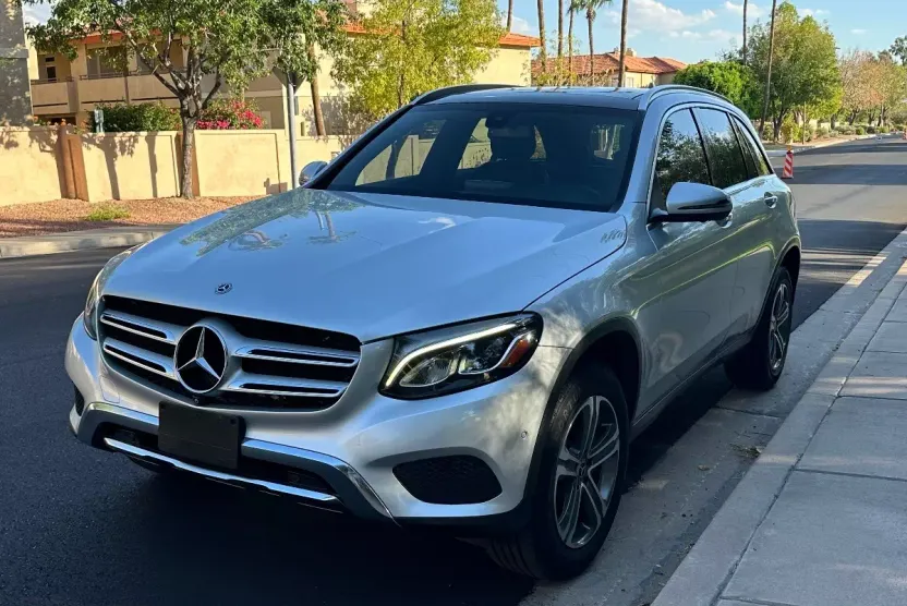 2018 Mercedes Benz GLC 300 4MATIC photo 1