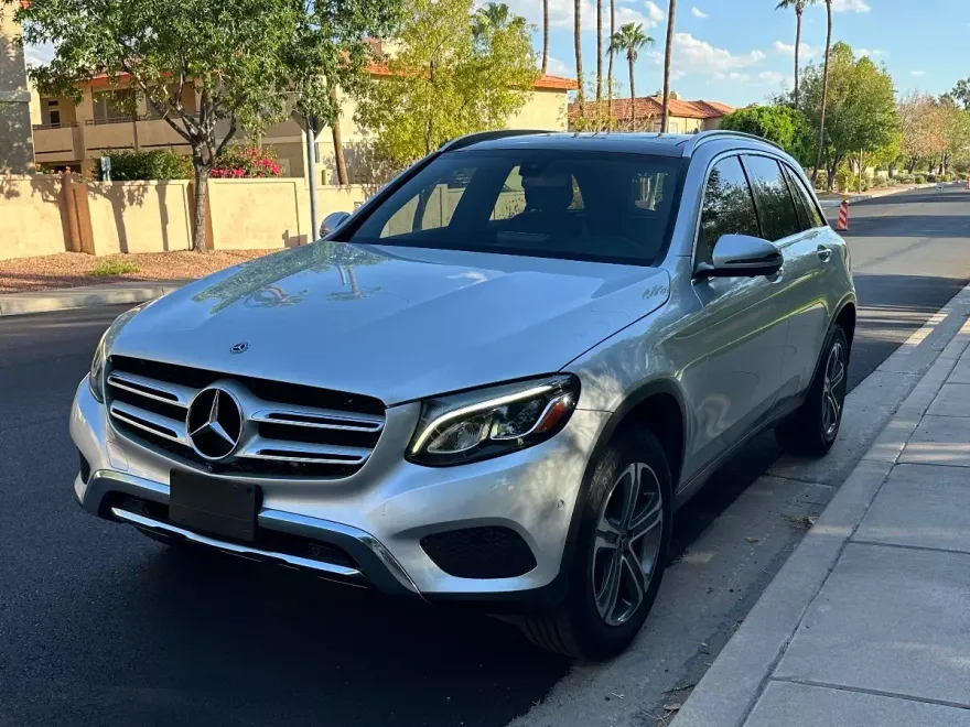 2018 Mercedes Benz GLC 300 4MATIC photo 1