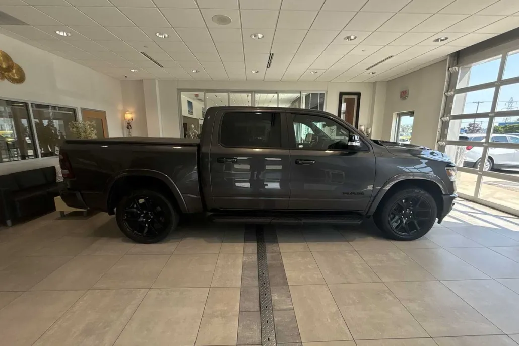2022 Ram 1500 Laramie photo 1