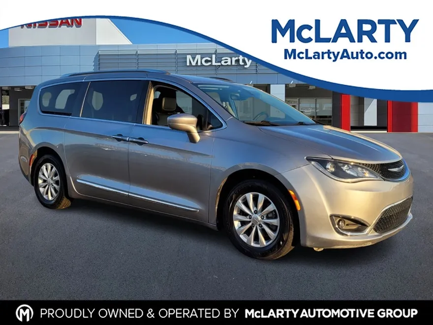 2018 Chrysler Pacifica Touring L photo 1