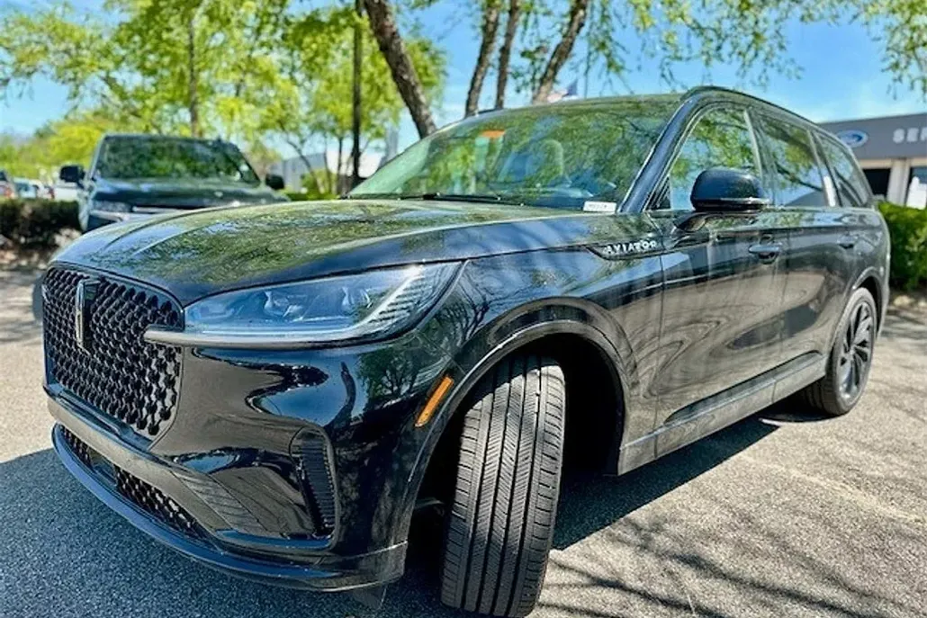 2025 Lincoln Aviator Reserve photo 1