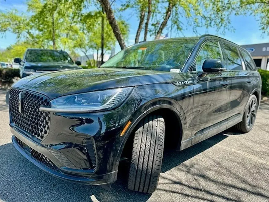 2025 Lincoln Aviator Reserve photo 1
