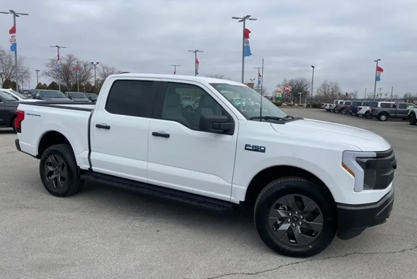 2024 Ford F-150 Lightning photo 1