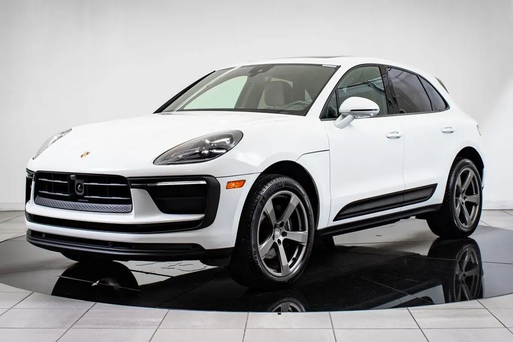 2024 Porsche Macan T photo 1