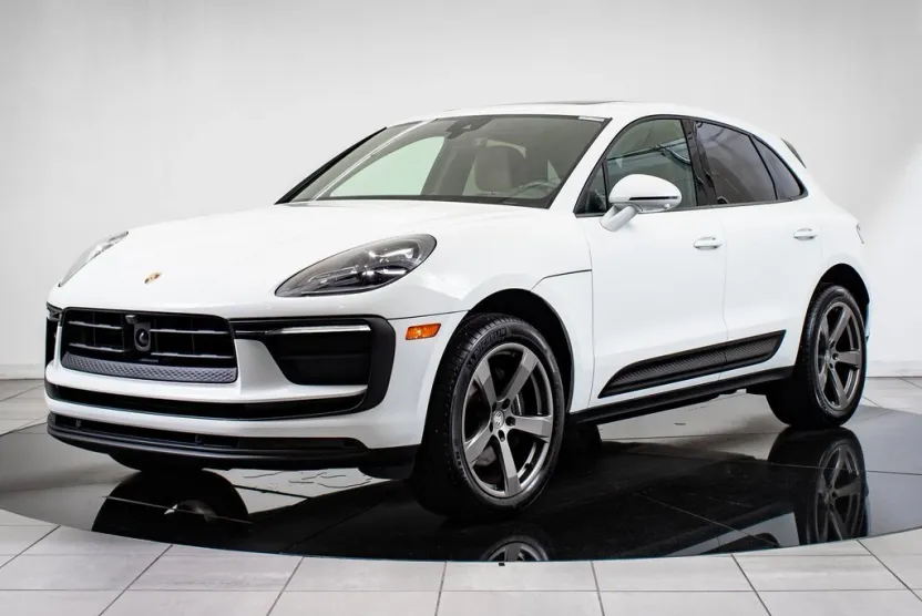 2024 Porsche Macan T photo 1