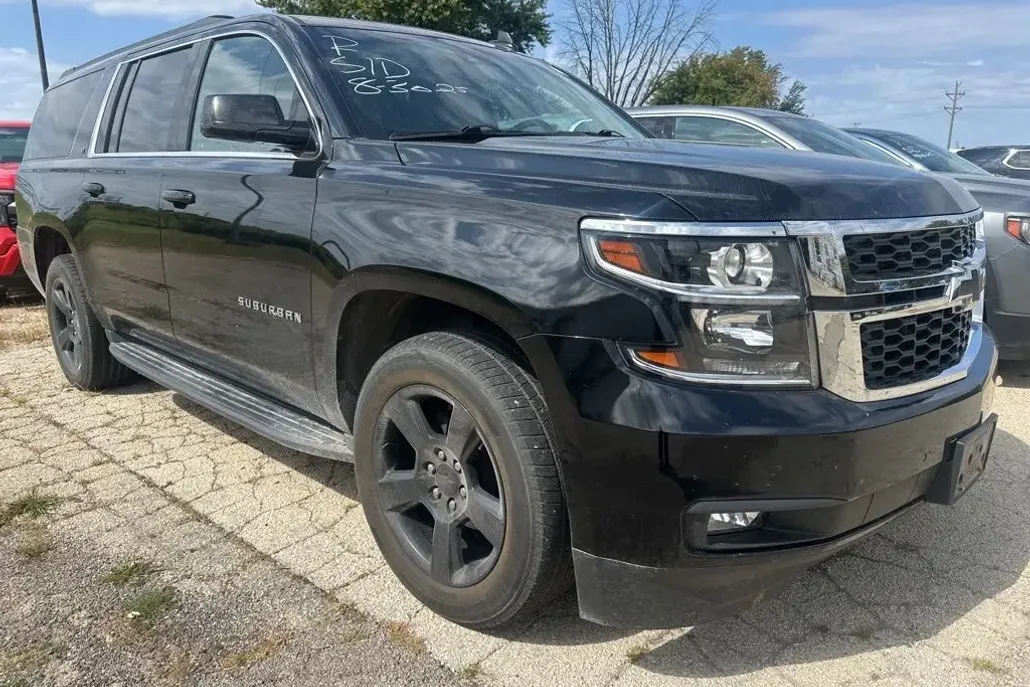 2019 Chevrolet Suburban LT photo 1