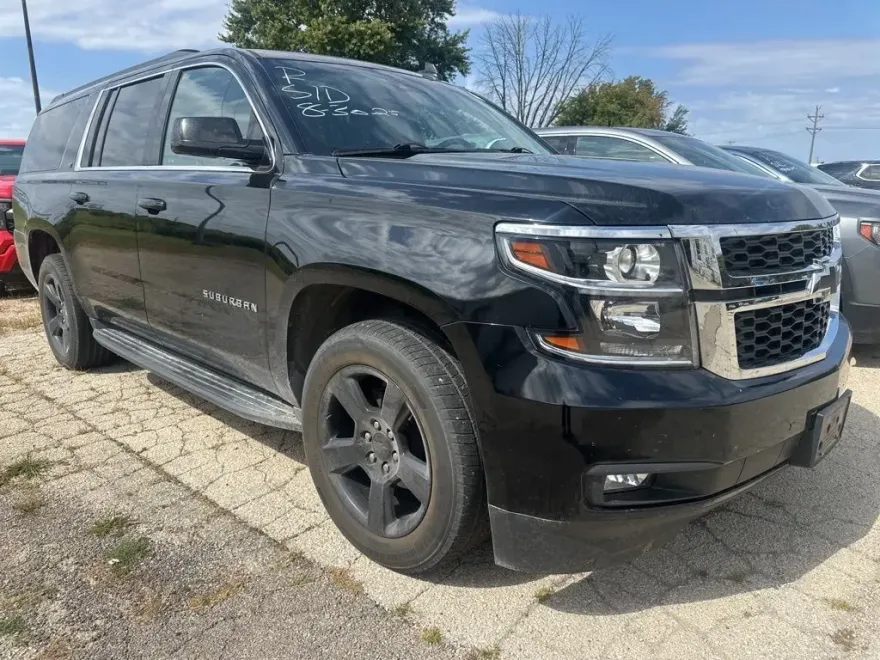2019 Chevrolet Suburban LT photo 1