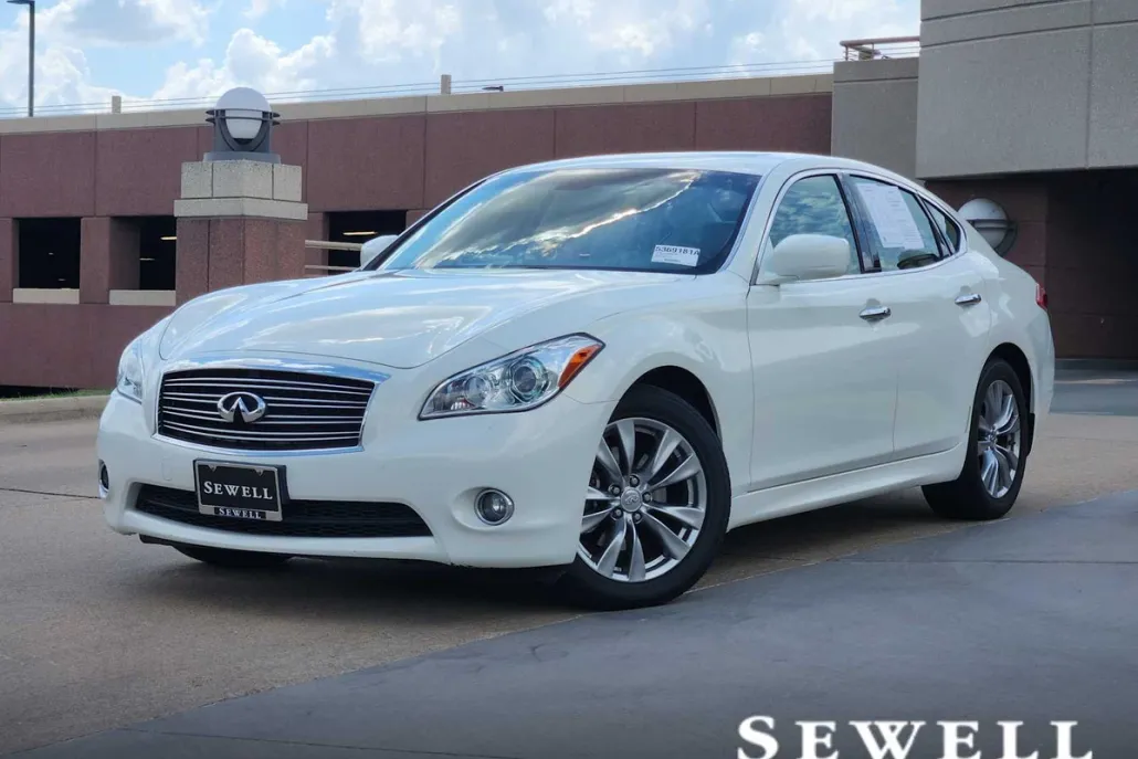 2013 Infiniti M37 photo 1