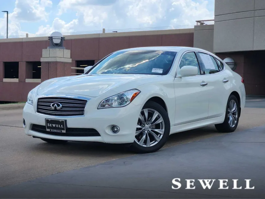 2013 Infiniti M37 photo 1