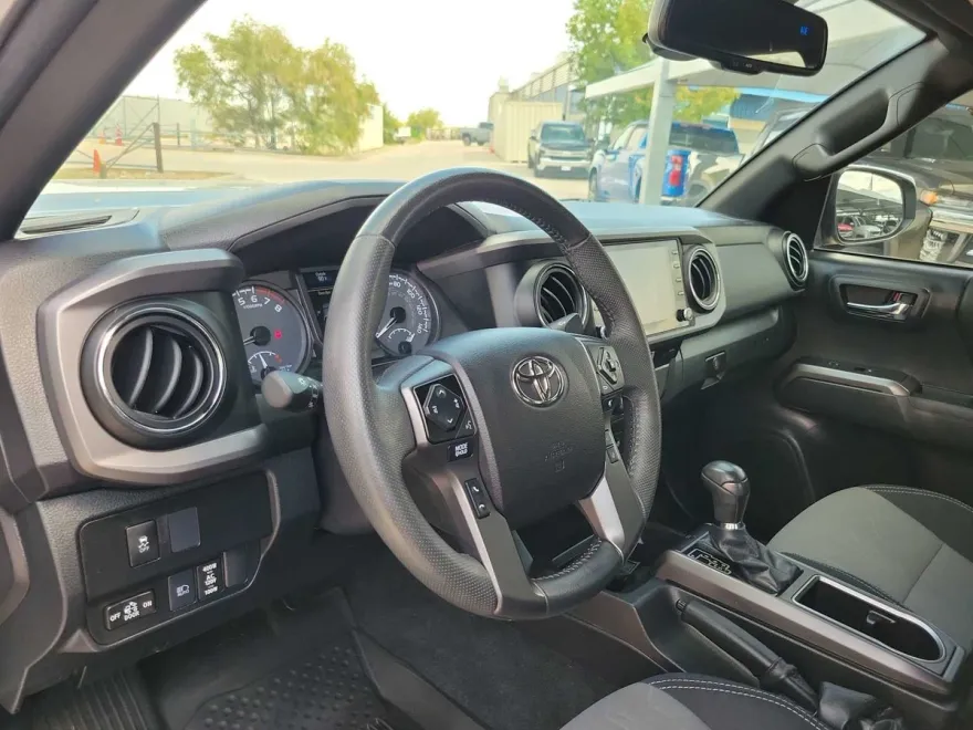 2022 Toyota Tacoma 4x4 SR photo 1