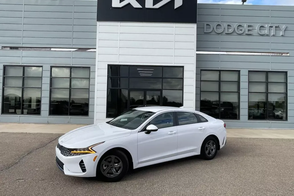 2023 Kia K5 LXS photo 1
