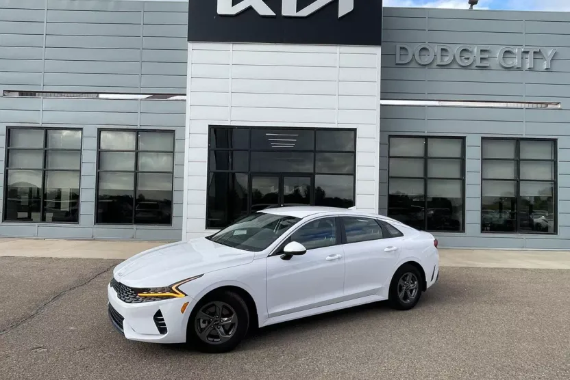 2023 Kia K5 LXS photo 1