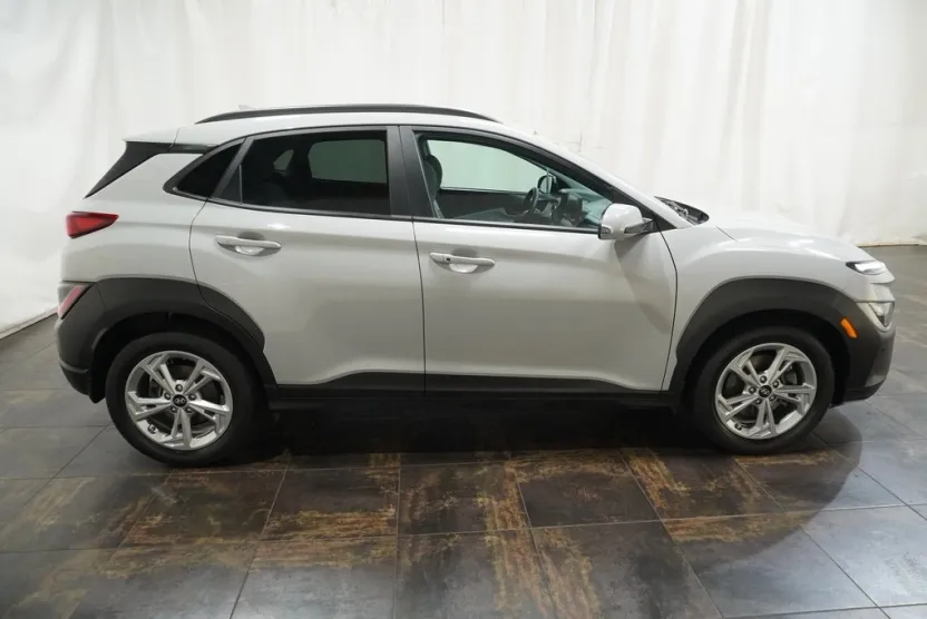 2023 Hyundai Kona SEL photo 1