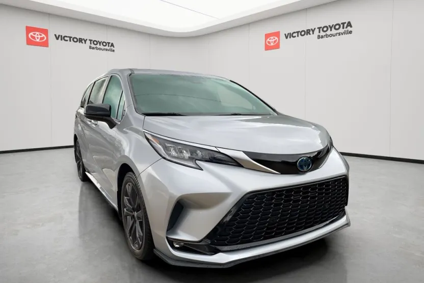 2023 Toyota Sienna XSE photo 1