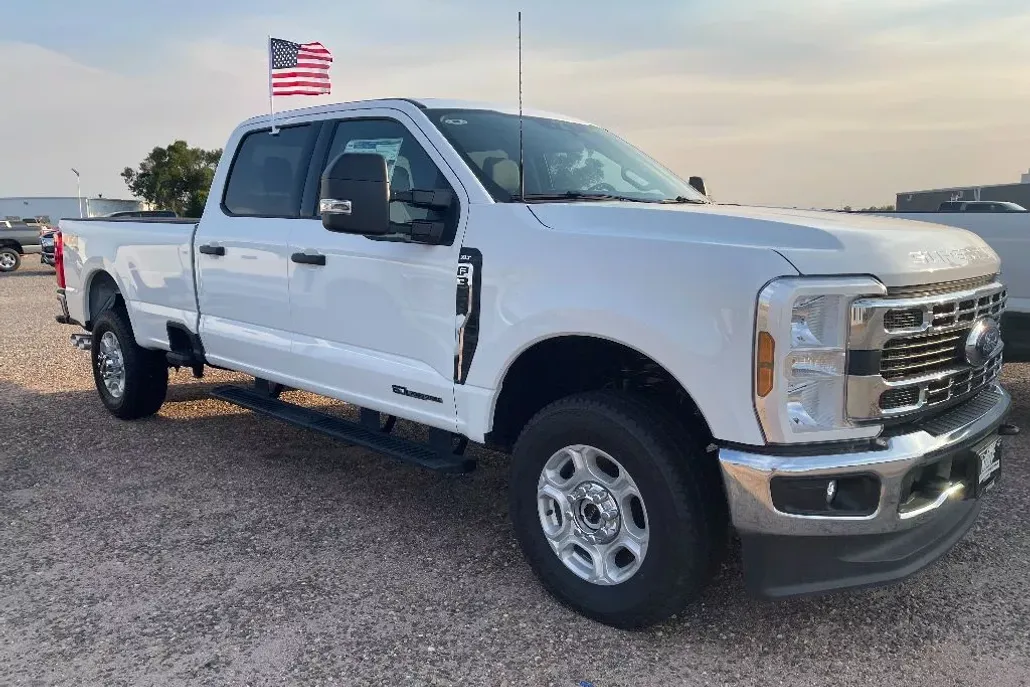 2025 Ford F-350 XLT photo 1