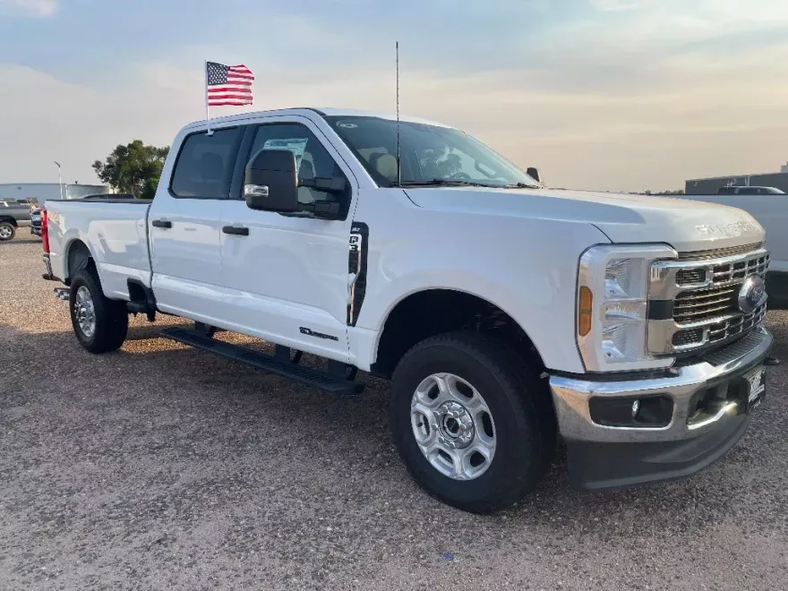 2025 Ford F-350 XLT photo 1