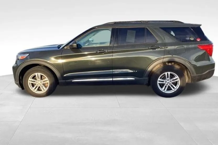 2022 Ford Explorer XLT photo 1