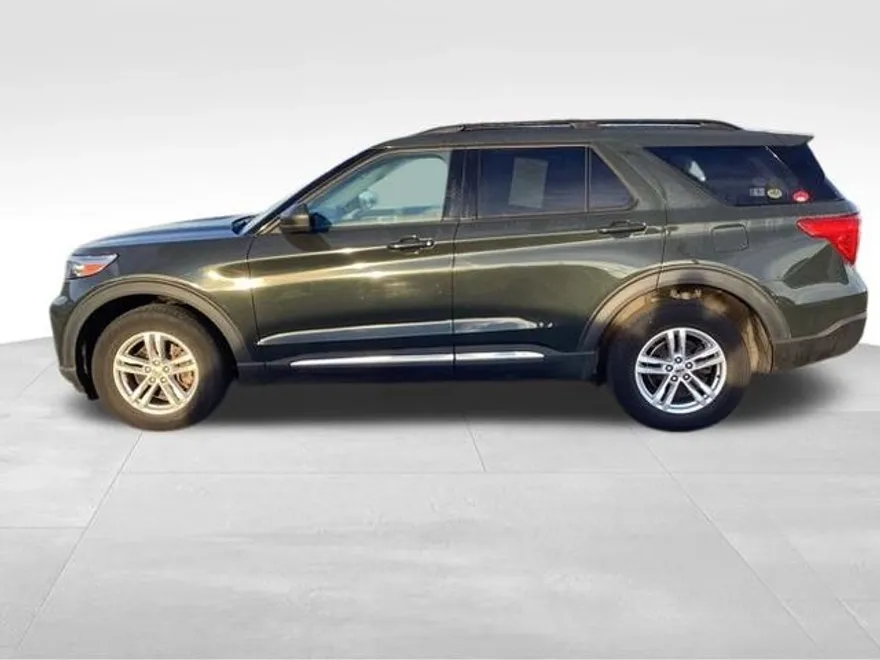 2022 Ford Explorer XLT photo 1
