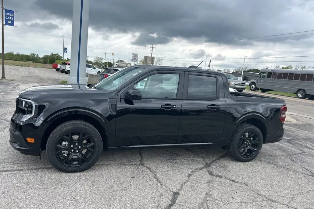 2025 Ford Maverick photo 1