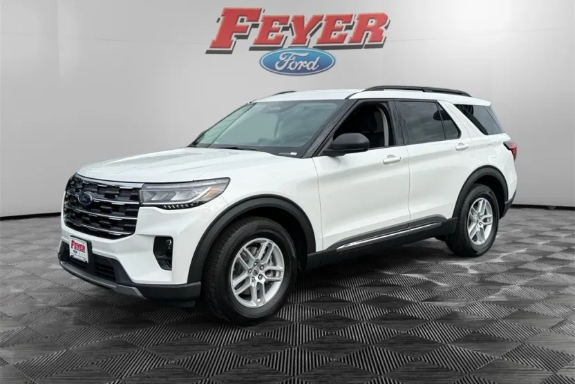 2025 Ford Explorer photo 1