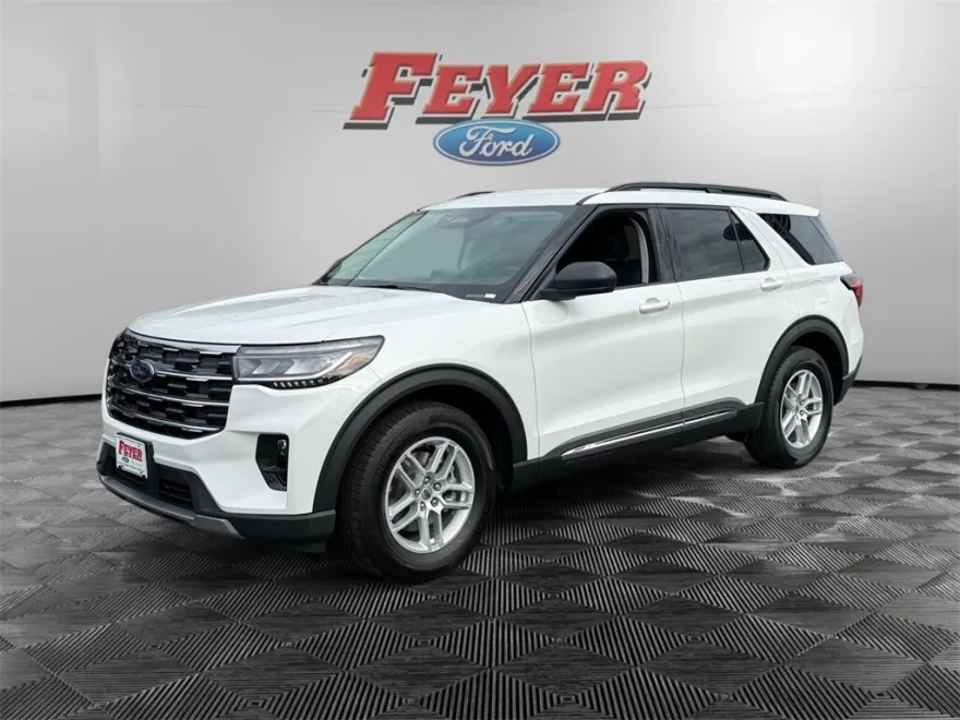 2025 Ford Explorer photo 1