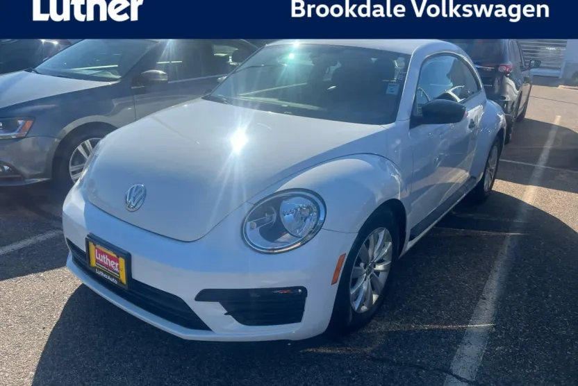 2017 Volkswagen Beetle 1.8T S photo 1