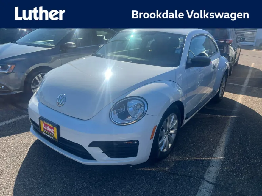 2017 Volkswagen Beetle 1.8T S photo 1
