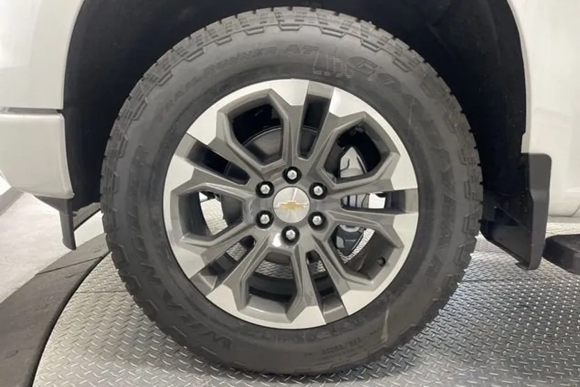 2025 Chevrolet Silverado 1500 High Country photo 1