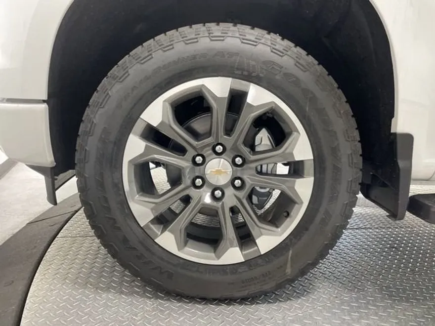 2025 Chevrolet Silverado 1500 High Country photo 1
