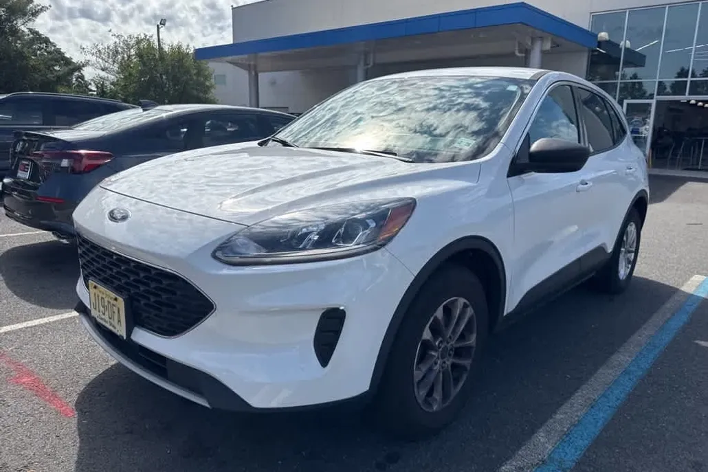 2022 Ford Escape SE photo 1