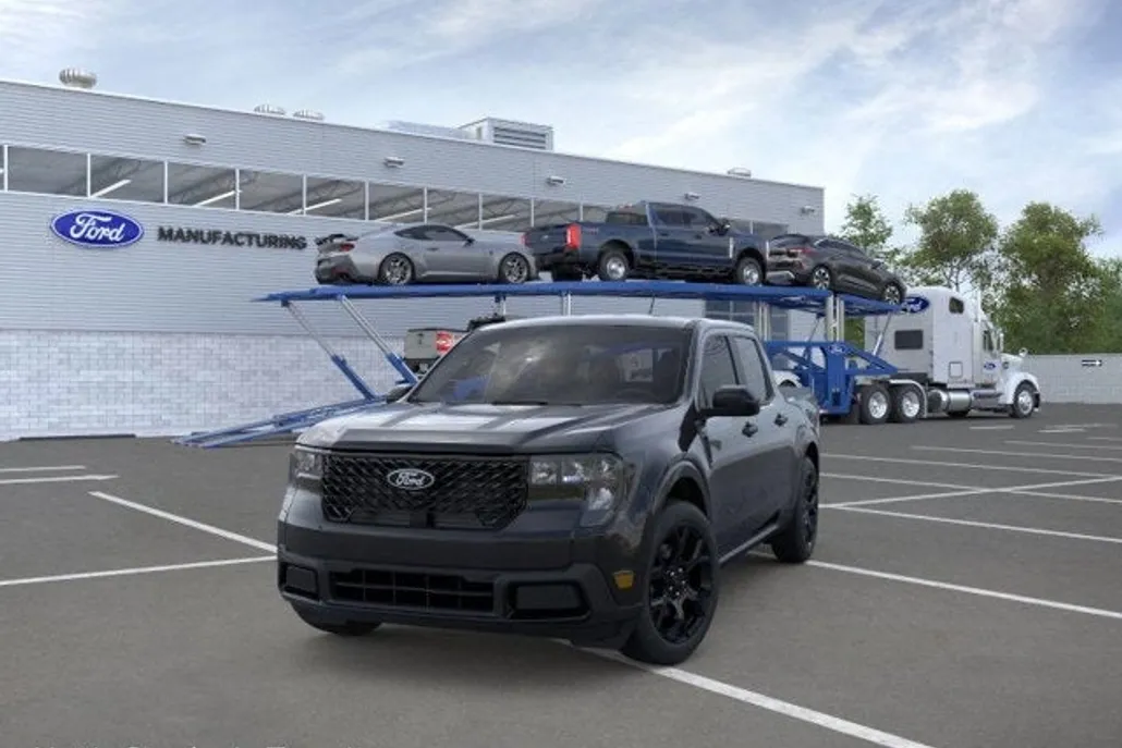 2025 Ford Maverick XLT photo 1
