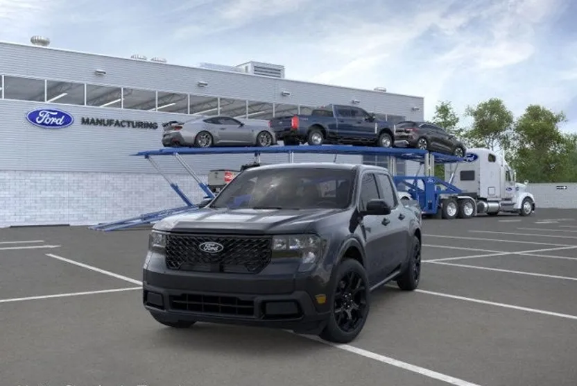 2025 Ford Maverick XLT photo 1