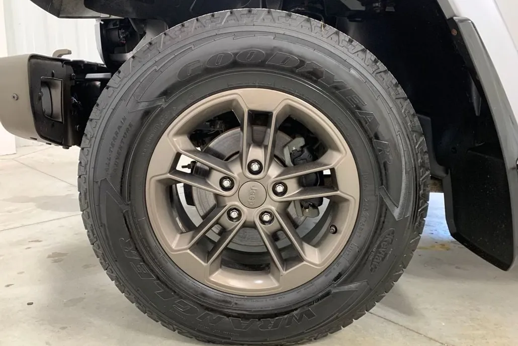 2017 Jeep Wrangler Unlimited Sahara photo 1