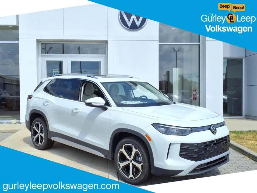 2025 Volkswagen Tiguan SE photo 1