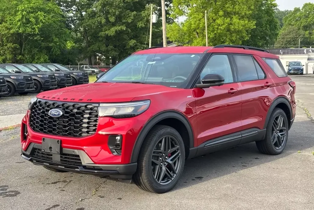 2025 Ford Explorer ST-Line photo 1