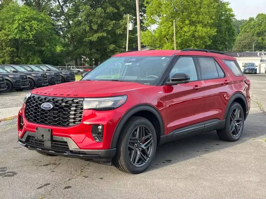 2025 Ford Explorer ST-Line photo 1