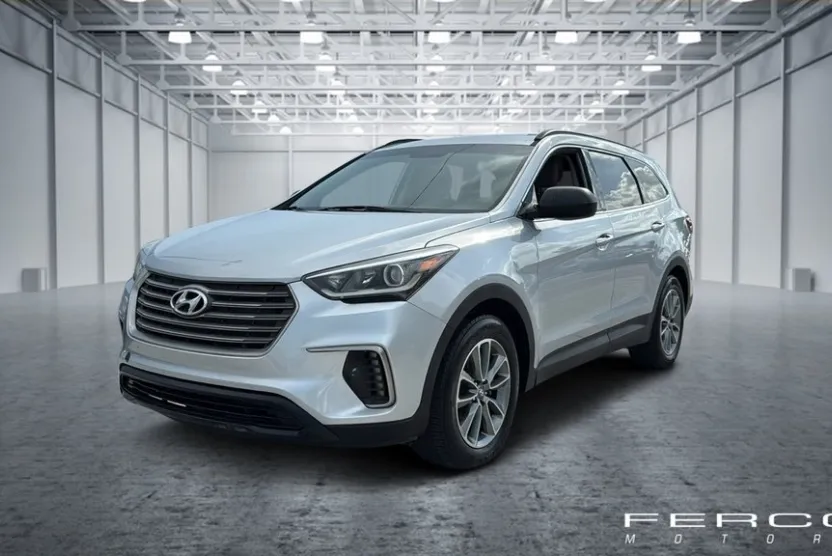 2019 Hyundai Santa Fe SE photo 1