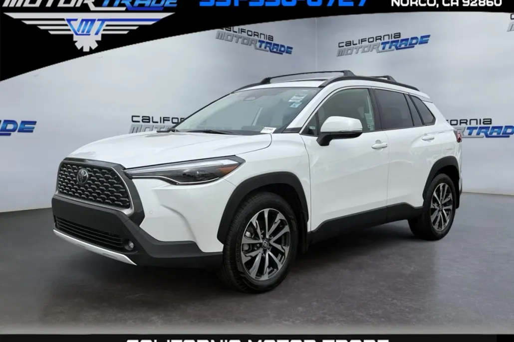 2024 Toyota Corolla Cross XLE photo 1