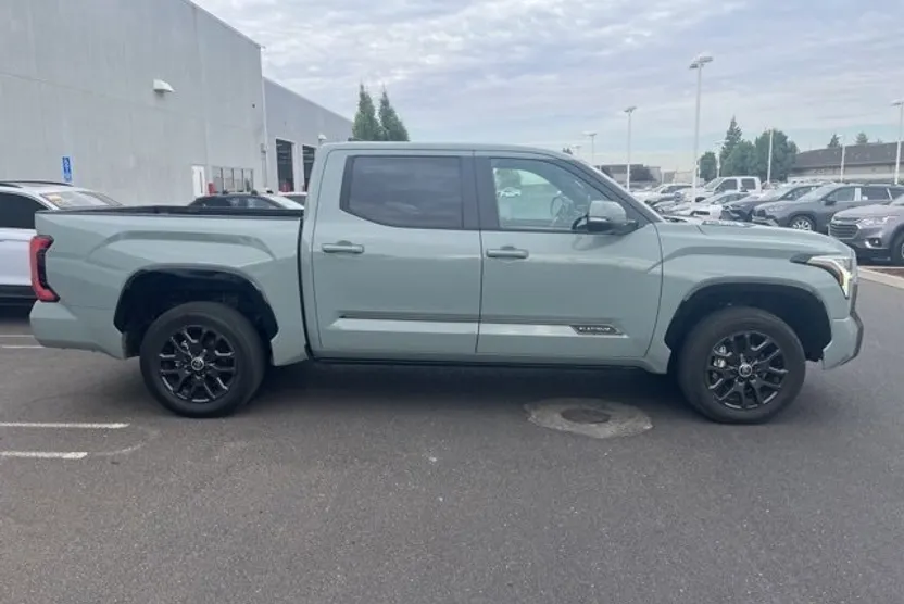 2024 Toyota Tundra Platinum photo 1