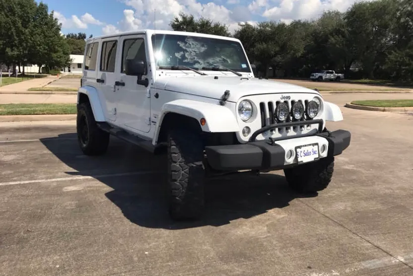 2016 Jeep Wrangler Unlimited Sahara photo 1