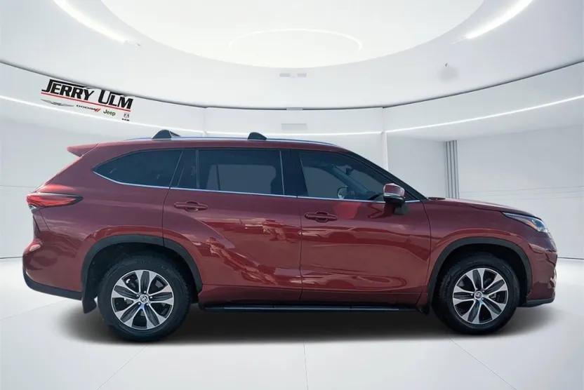 2020 Toyota Highlander XLE photo 1