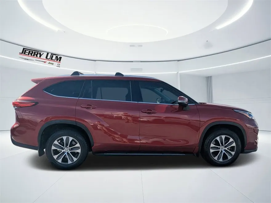 2020 Toyota Highlander XLE photo 1