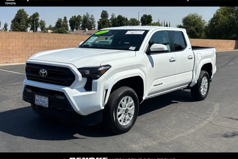 2025 Toyota Tacoma SR5 photo 1