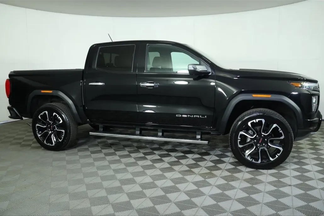 2023 Gmc Canyon Denali photo 1