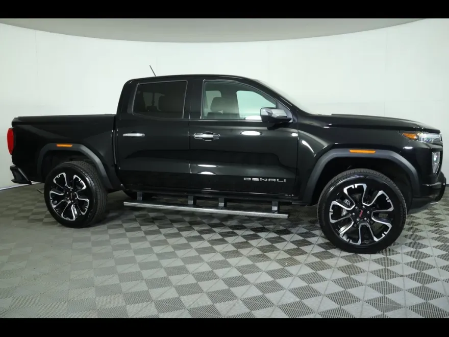 2023 Gmc Canyon Denali photo 1