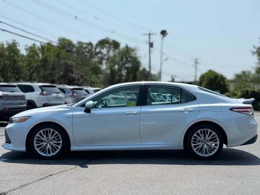 2020 Toyota Camry XLE photo 1