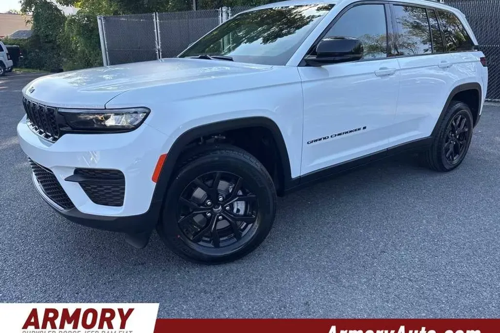 2025 Jeep Grand Cherokee Laredo photo 1