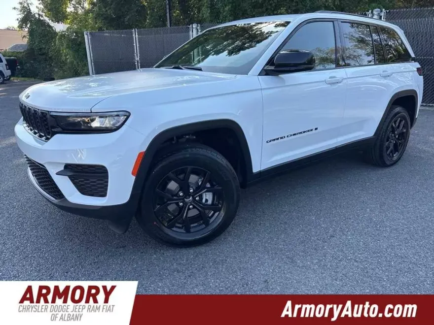 2025 Jeep Grand Cherokee Laredo photo 1