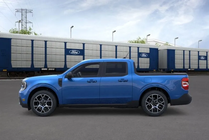 2025 Ford Maverick Lariat photo 1