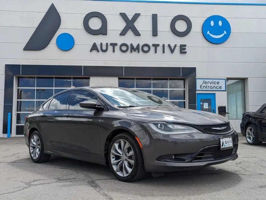2016 Chrysler 200 S photo 1